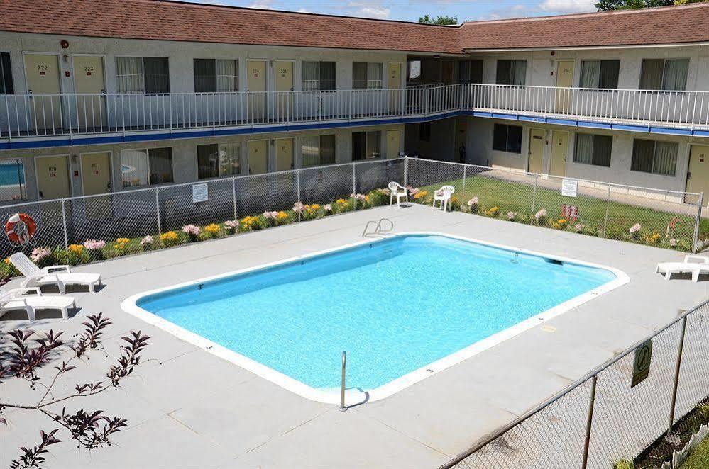 Capitol Inn & Suites Pierre Buitenkant foto
