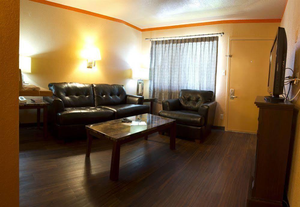 Capitol Inn & Suites Pierre Buitenkant foto