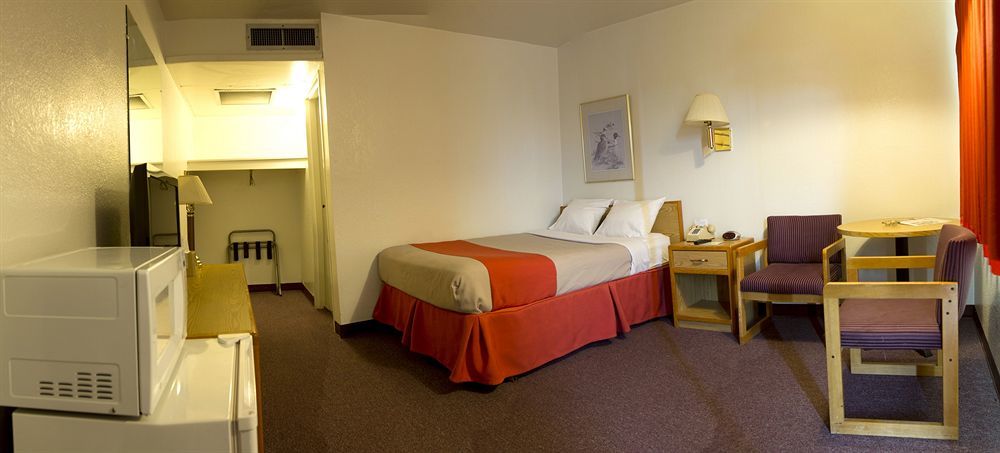Capitol Inn & Suites Pierre Buitenkant foto