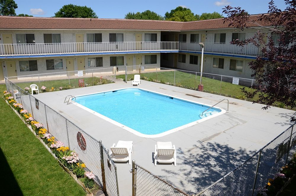 Capitol Inn & Suites Pierre Buitenkant foto