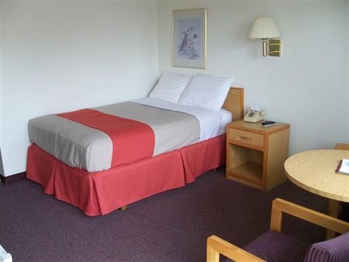 Capitol Inn & Suites Pierre Buitenkant foto
